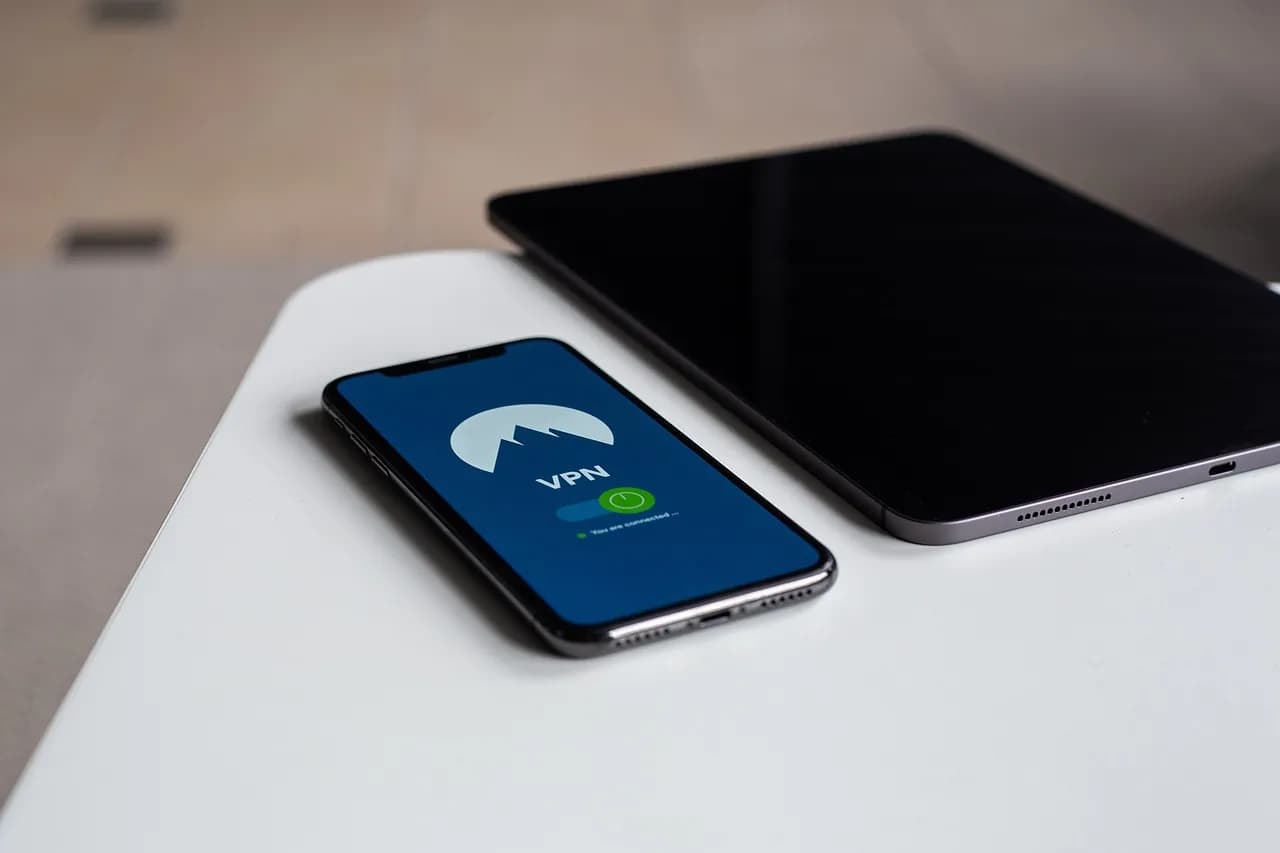 Czy VPN jest legalny? Fakty i mity, które musisz znać